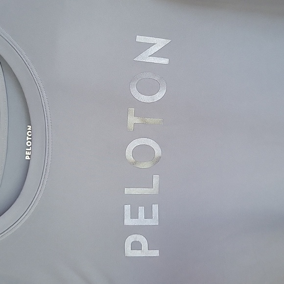 Peloton Size Medium Slate Blue Distance Muscle Tank - Picture 2 of 4